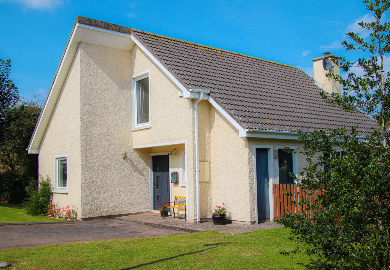 Well maintained garden, flowers and shrubs, outside seating. Dunmore Villas Holiday Home No 1 - seaside family-friendly holiday home in Dunmore East, 