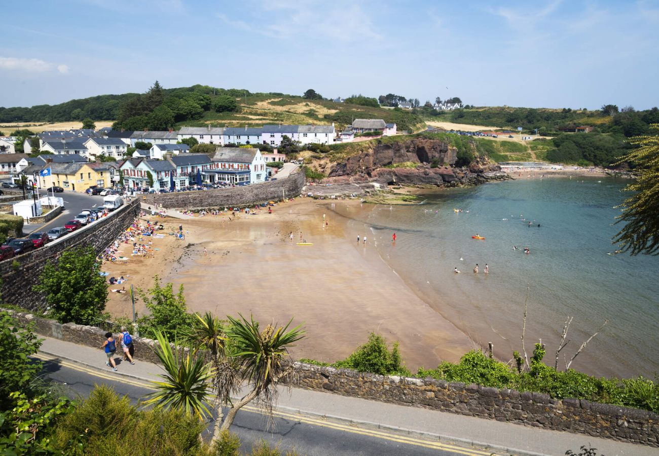 Dunmore East Harbour. Safe beach for swimming, caves, sunbathing. Sunny South East. Dunmore Villas Holiday Home No 1 - seaside family-friendly holiday