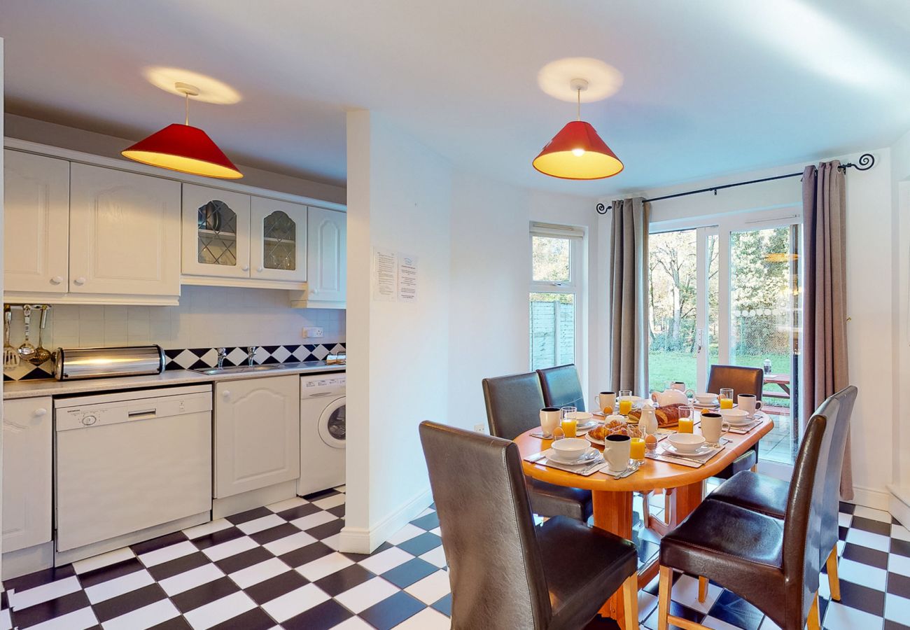 Aughrim Holiday Village, Aughrim, County Wicklow. Modern kitchen. Dining for 6. Bright patio area. 