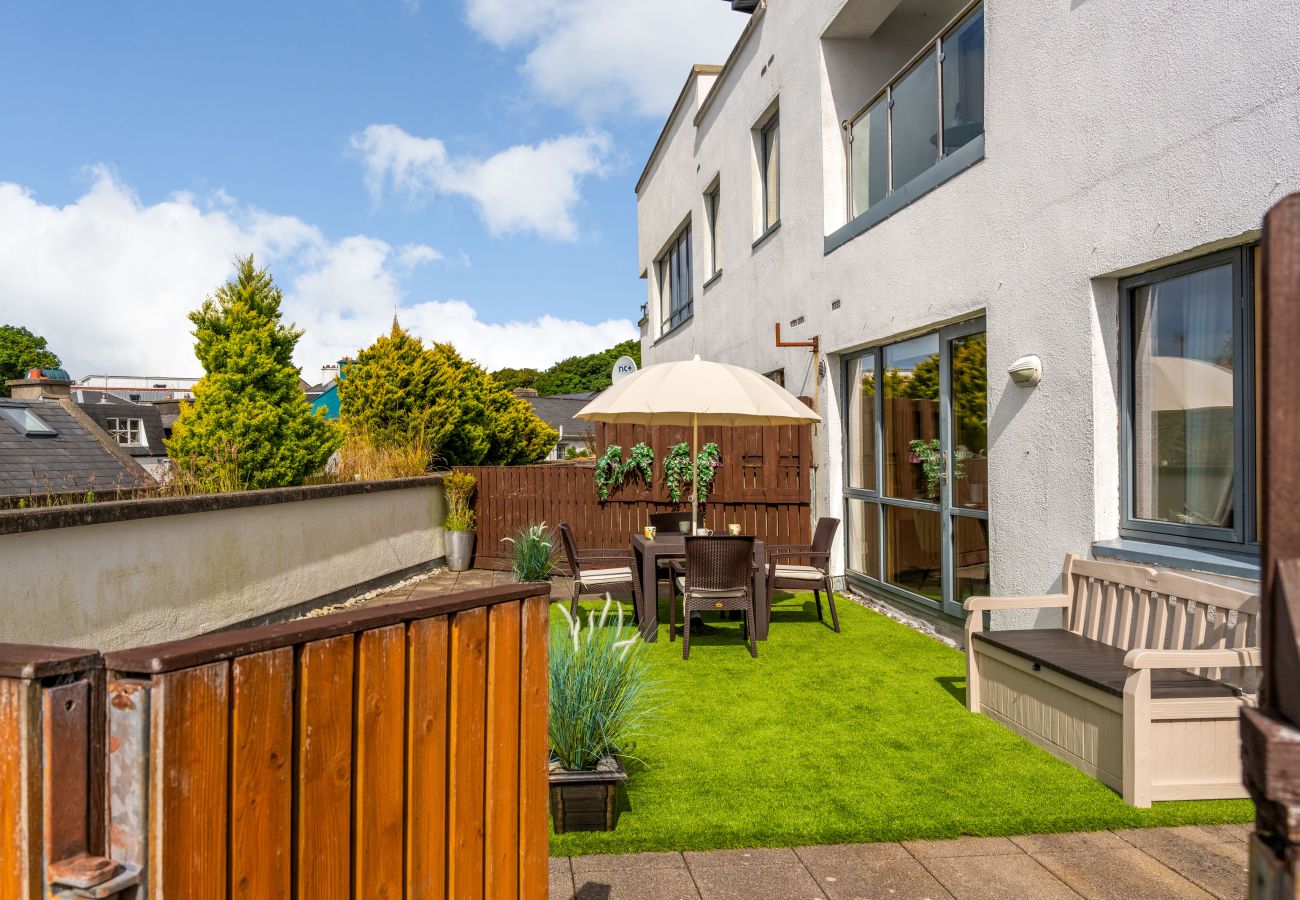 Clifden Town Apartment. Enclosed patio with garden furniture. Spacious large balcony., grass, sunny seating area. 