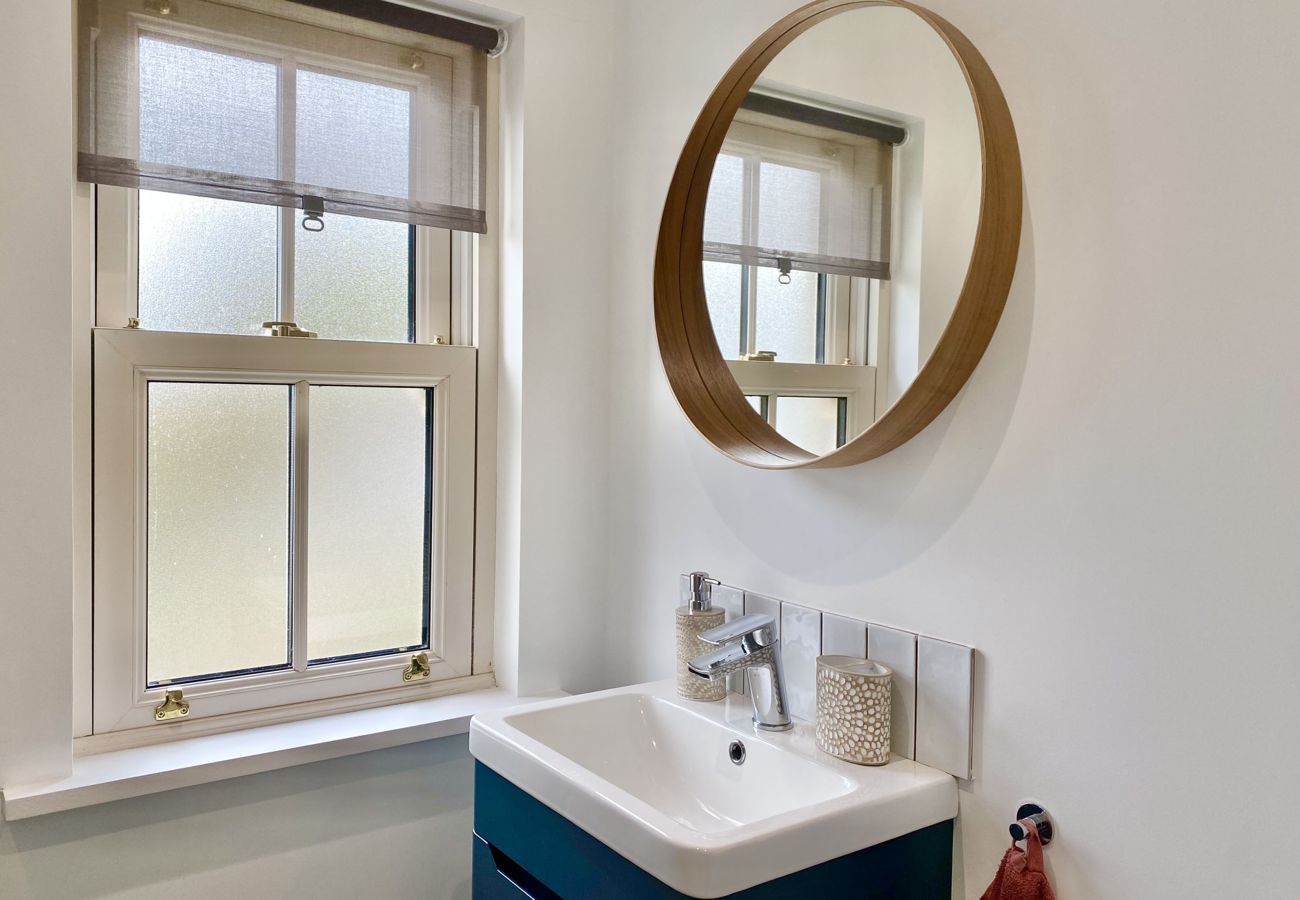 Clifden Town Townhouse. Contemporary bathroom, modern stylish, bright.