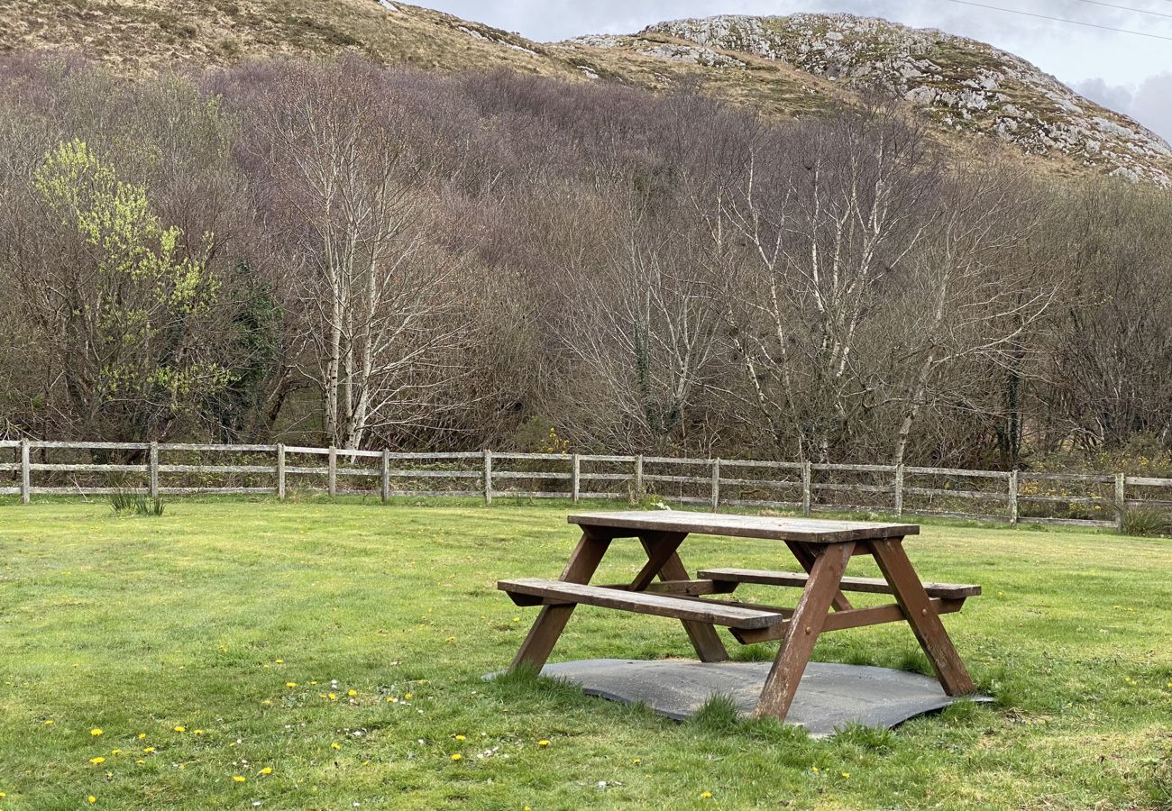 Clifden Glen Holiday Village No 30. Great Views. Garden dining bench.