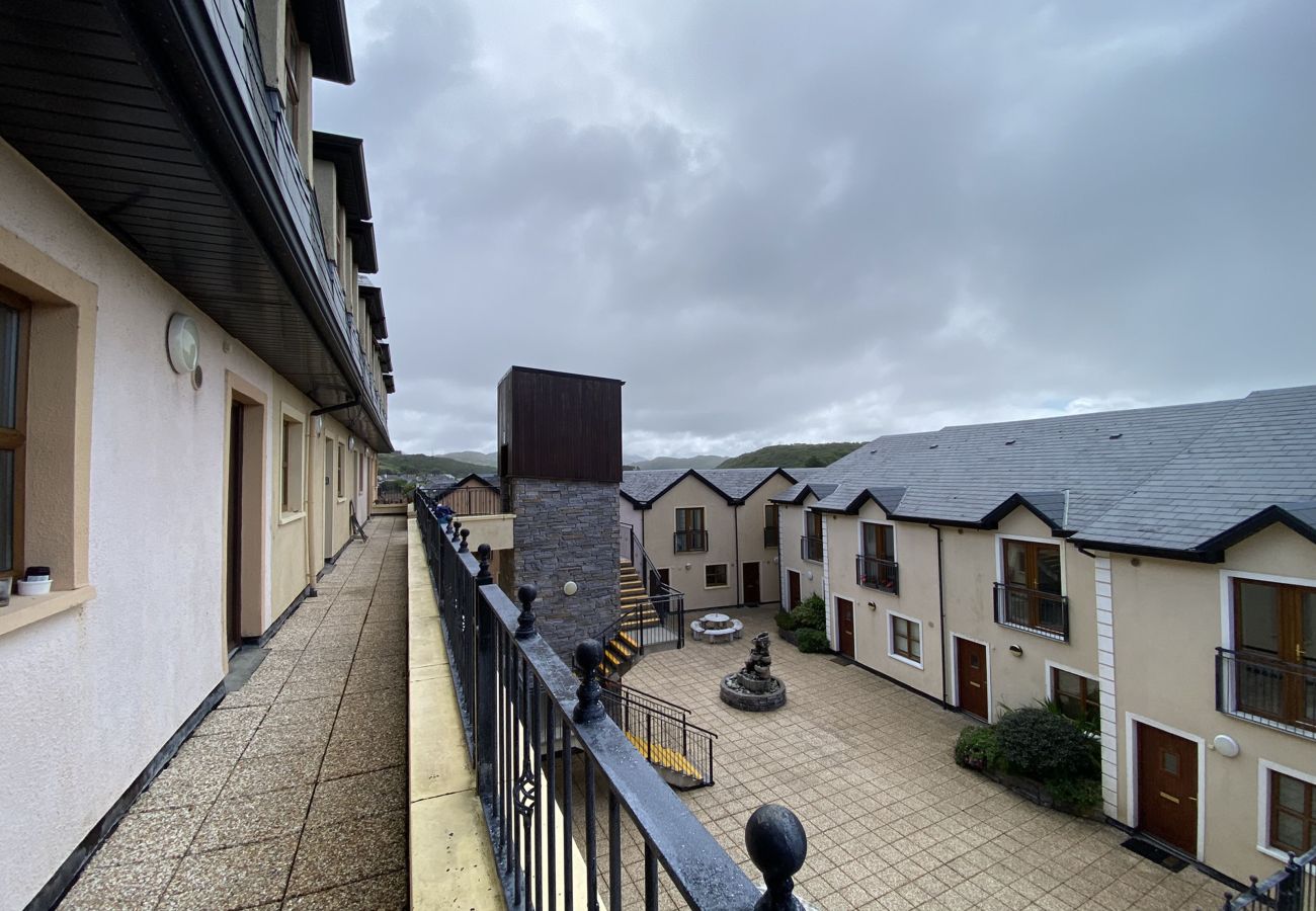 Clifden Town Holiday Apartment. Balcony with view to courtyard.