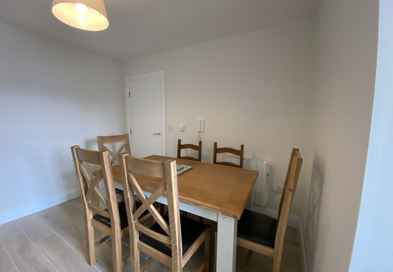 Clifden Town Holiday Apartment. Open plan dining area seats 6