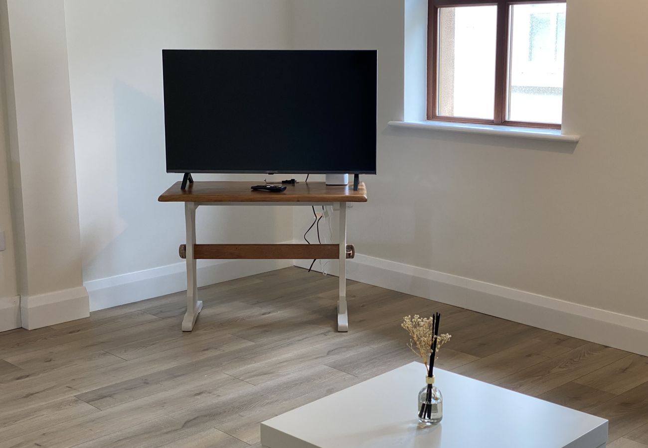 Clifden Town Holiday Apartment. Multi channel TV 