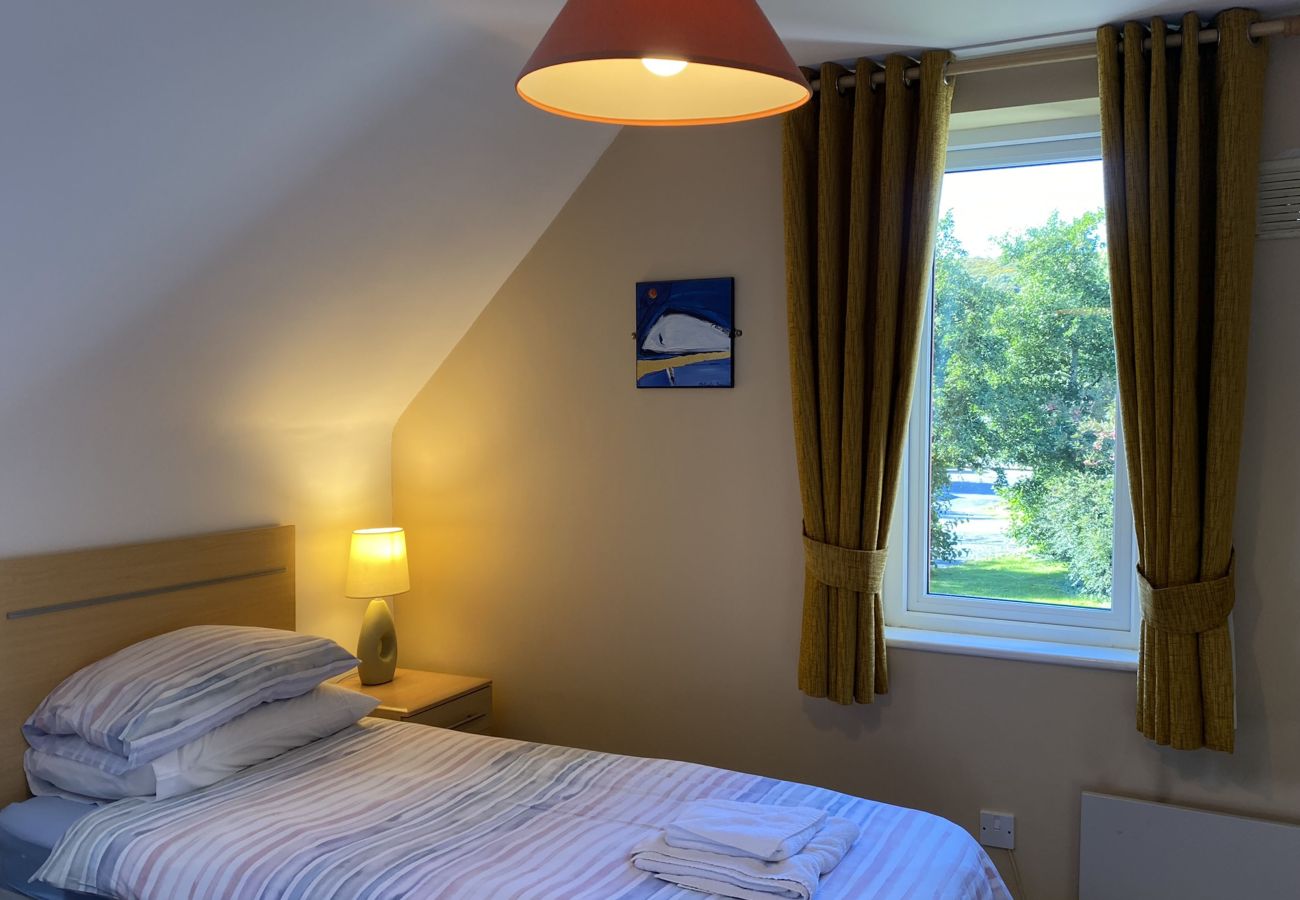 Clifden Glen Holiday Village No 58. Single beds with view to garden.