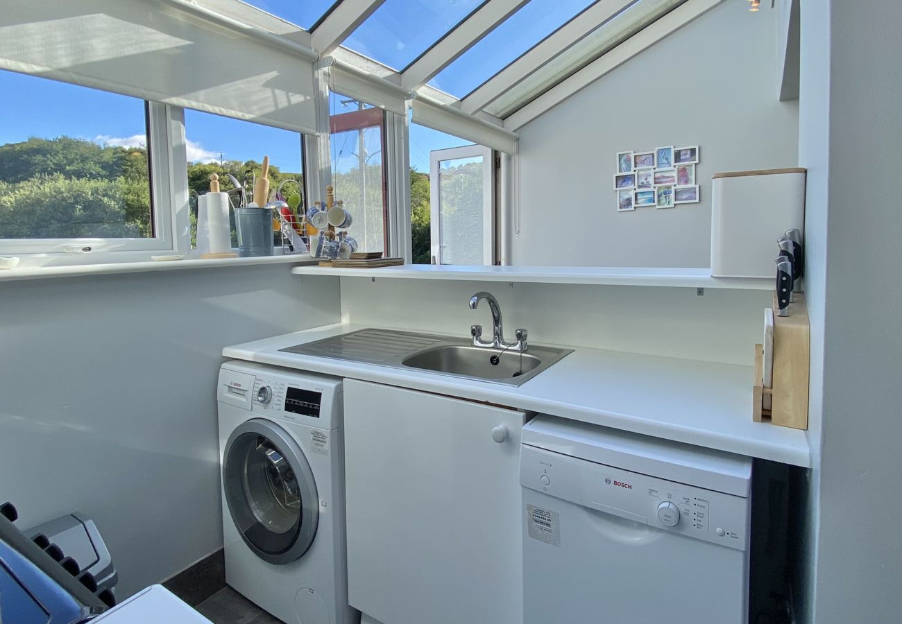 Clifden Glen Holiday Village No 58. Compact kitchen with all facilities.