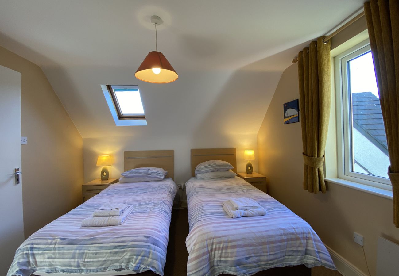 Clifden Glen Holiday Village No 58. Single beds, wardrobe, smart TV. large windows. 