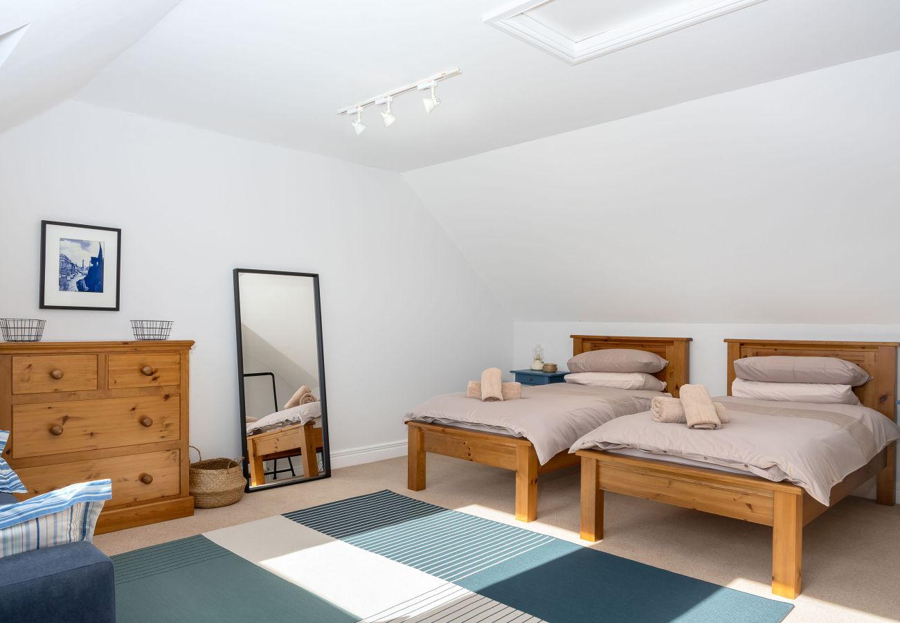 Ocean View Holiday Home. Large twin room. two single beds, storage, couch. 