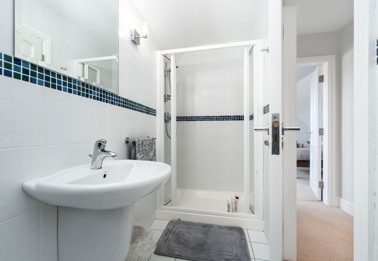 Ocean View Holiday Home. Walk in shower. WC, sink. Spacious bathroom modern tiling. Bright. En suite. 