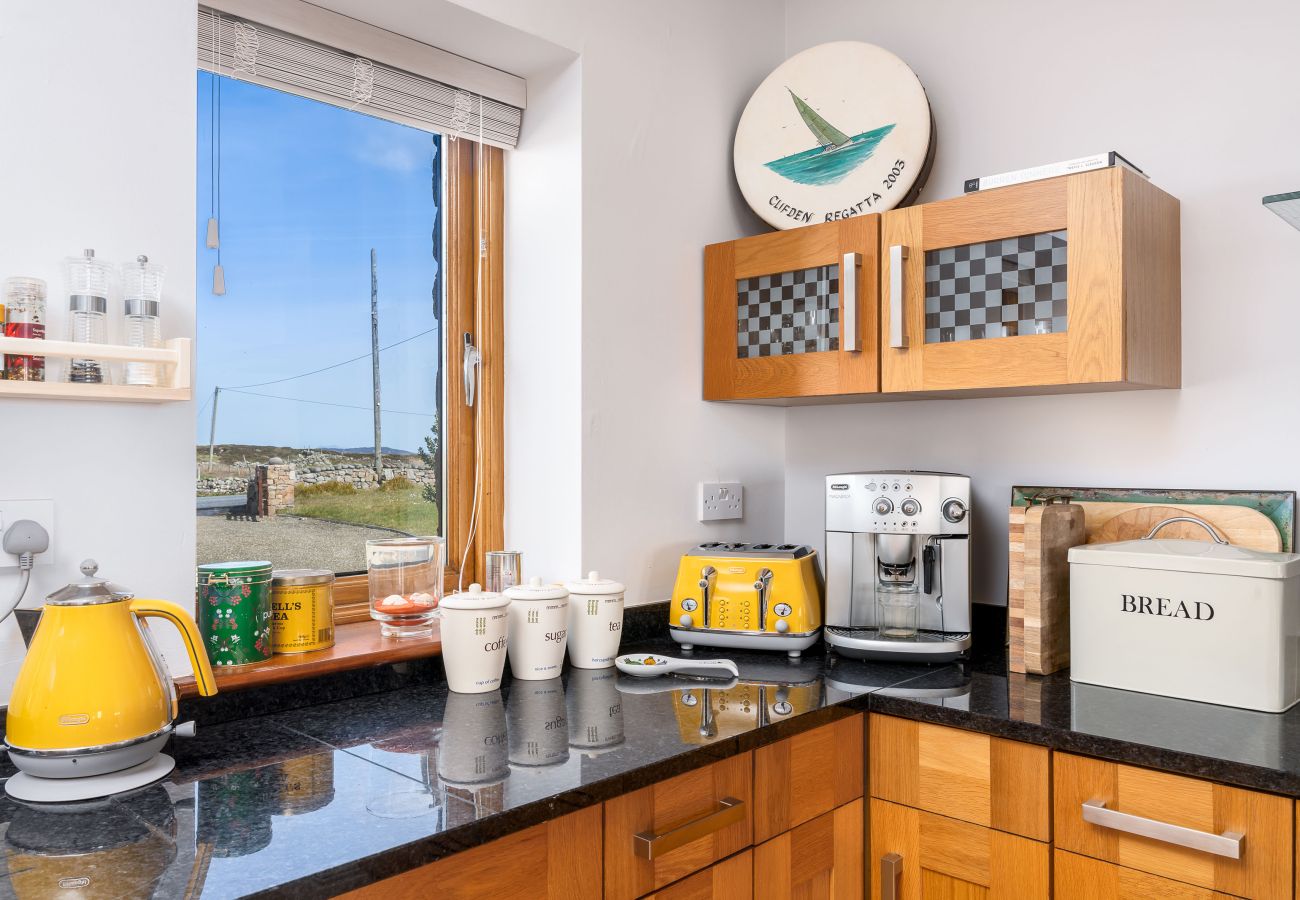 Ocean View Holiday Home.Fitted modern wood effect kitchen. All appliances. Spacious.