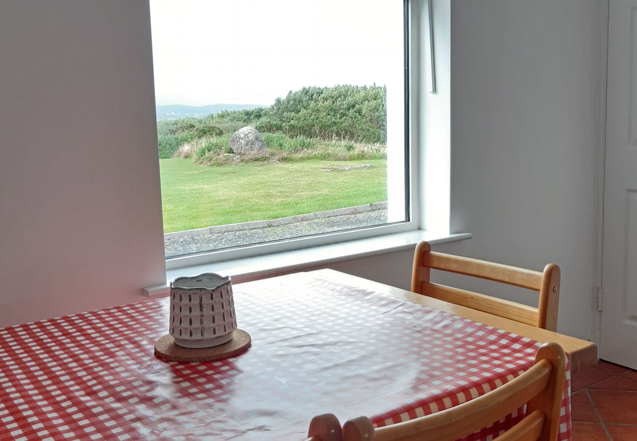 Glynsk Holiday Home. Dining table, four seats view to garden. 