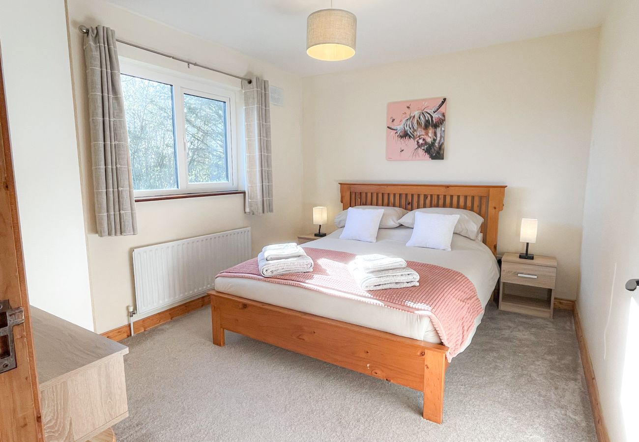 Honeybee Cottage Valentia Co Kerry. Double room, bright with views to garden.
