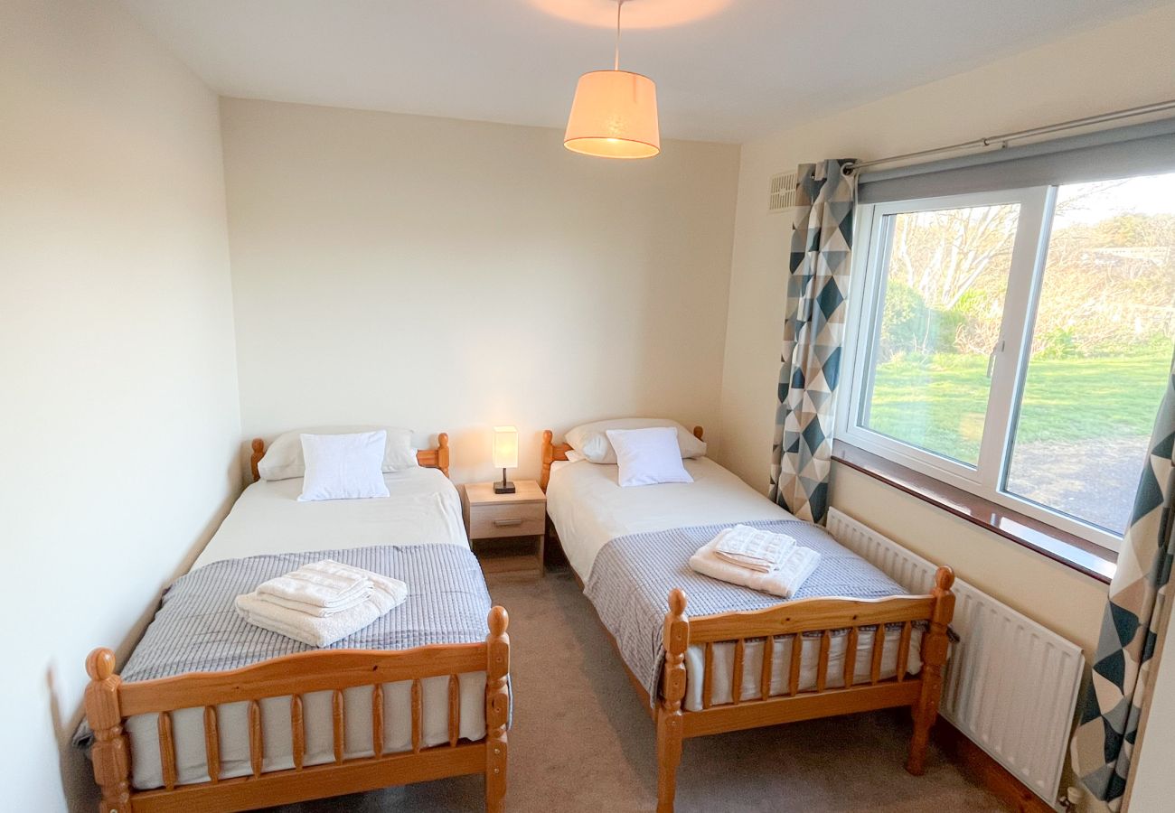 Honeybee Cottage Valentia Co Kerry. Twin beds, bright room view to garden.