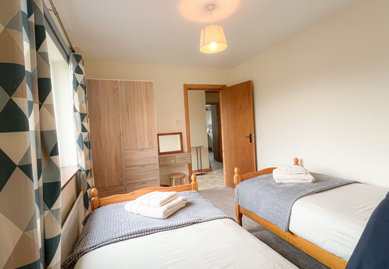 Honeybee Cottage Valentia Co Kerry.  Single twin beds, ground floor bedroom, good storage. 