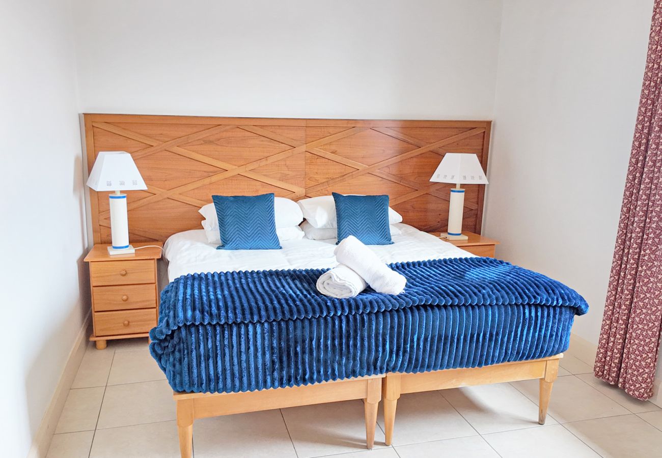 Derrynane Oceancove Holiday Homes Co Kerry. Family holiday accommodation. Double room bright contemporary furnishing.