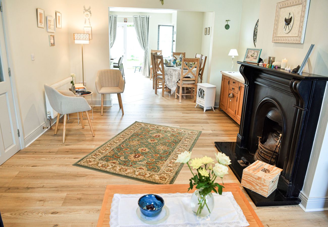 Skellig Fuchsia Lodge Ballinskelligs. Open plan dining lounge. Open fire.