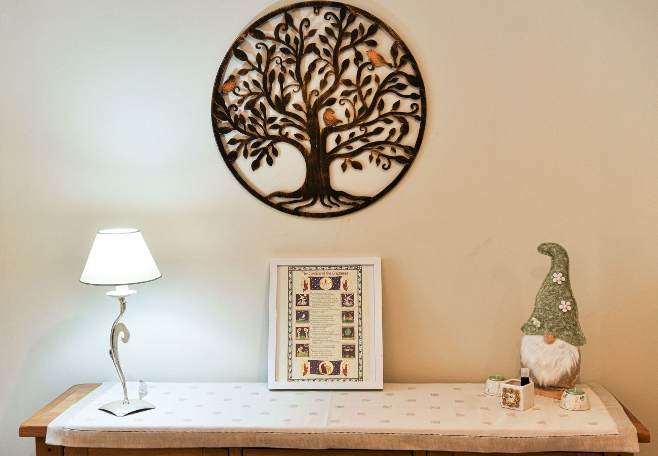 Skellig Fuchsia Lodge Ballinskelligs. Contemporary home with attention to detail. 