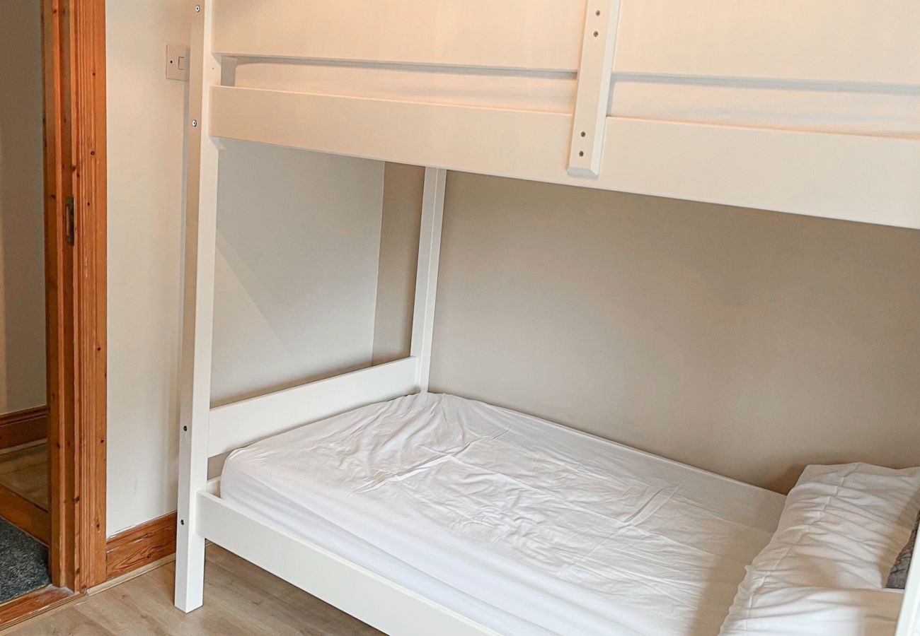 Fishermans Grove Holiday Home No. 21. Bunk Beds. Fishermans Grove Holiday Home No. 21. Bunk Beds, bright room.