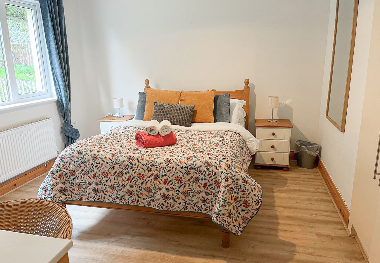 Fishermans Grove Holiday Home No. 21. Double bedroom.   Fishermans Grove Holiday Home No. 21. Double bedroom. Modern, colourful and bright. Mimilist and clean.