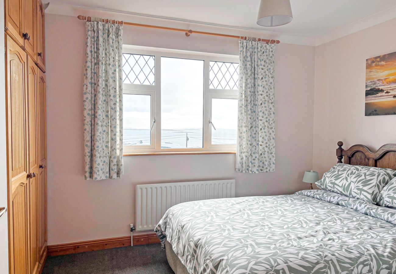 Kilkieran Holiday Home Connemara, bright double room with views. 