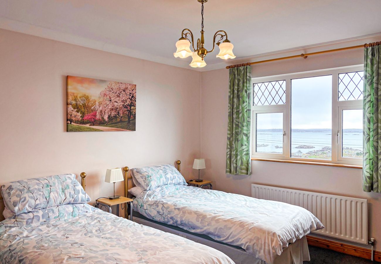 Kilkieran Holiday Home Connemara, twin room, cosy with amazing sea views. 