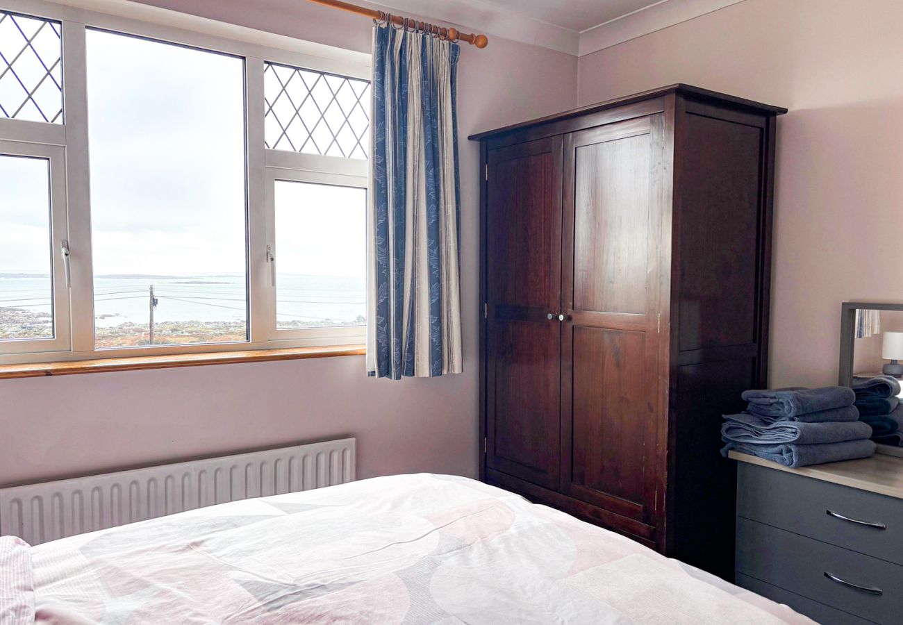Kilkieran Holiday Home Connemara, double room, storage, sea views. 