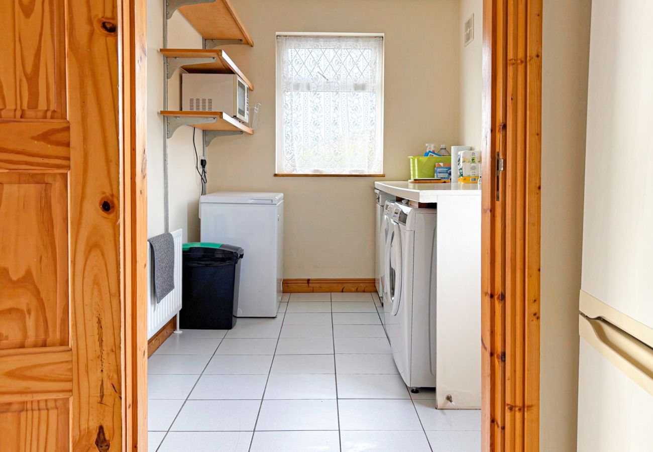 Kilkieran Holiday Home Connemara, Utility room all mod cons. 