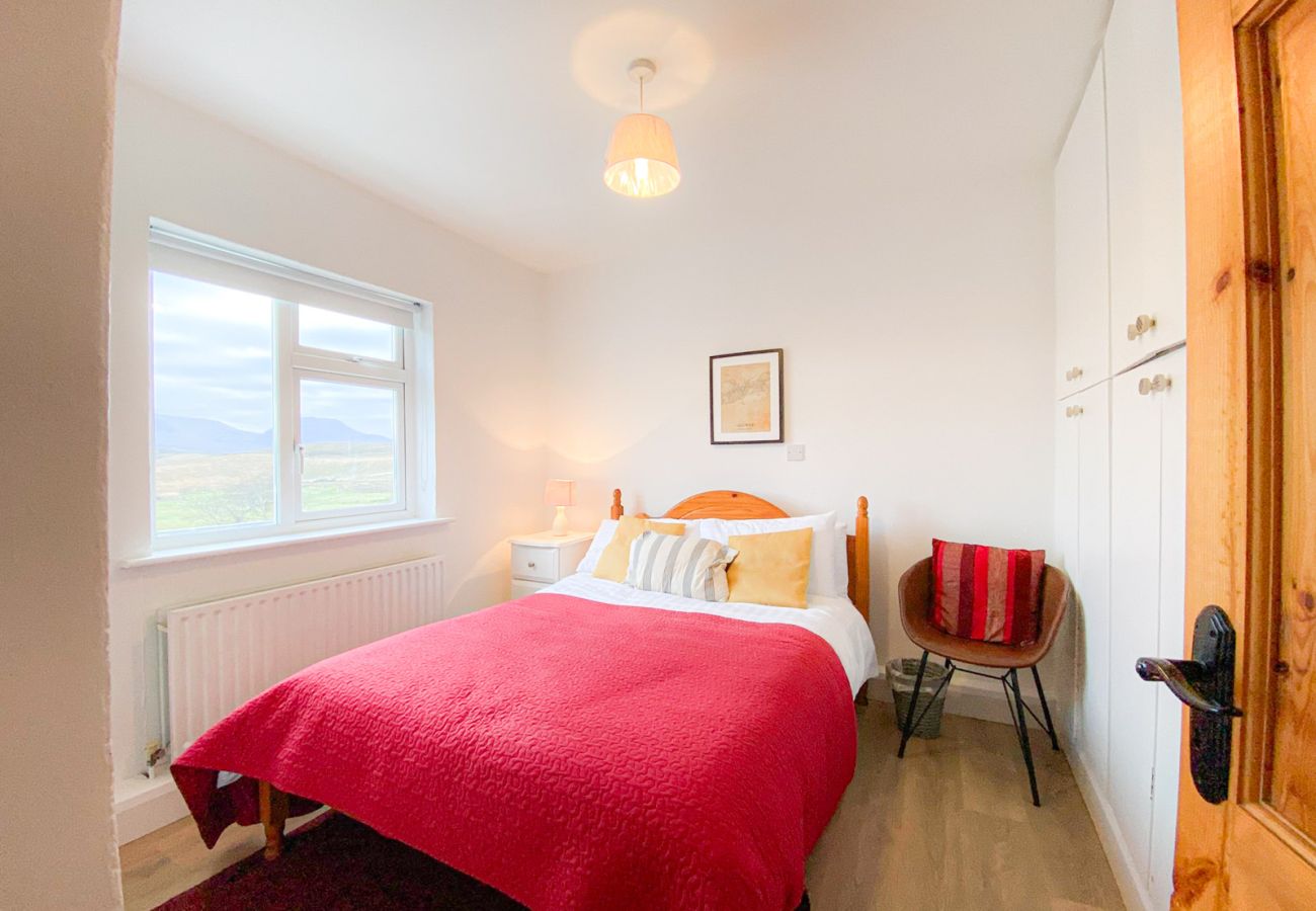 Renvyle Holiday Home Connemara. Modern double room with views. 