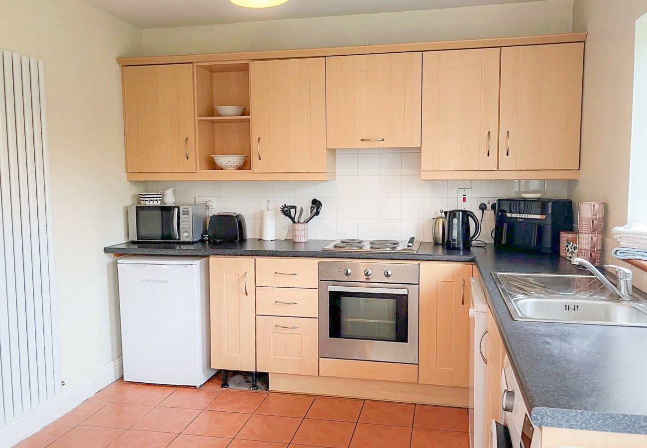 Seacliff Holiday Home No 43. Modern bright kitchen with all appliances. 