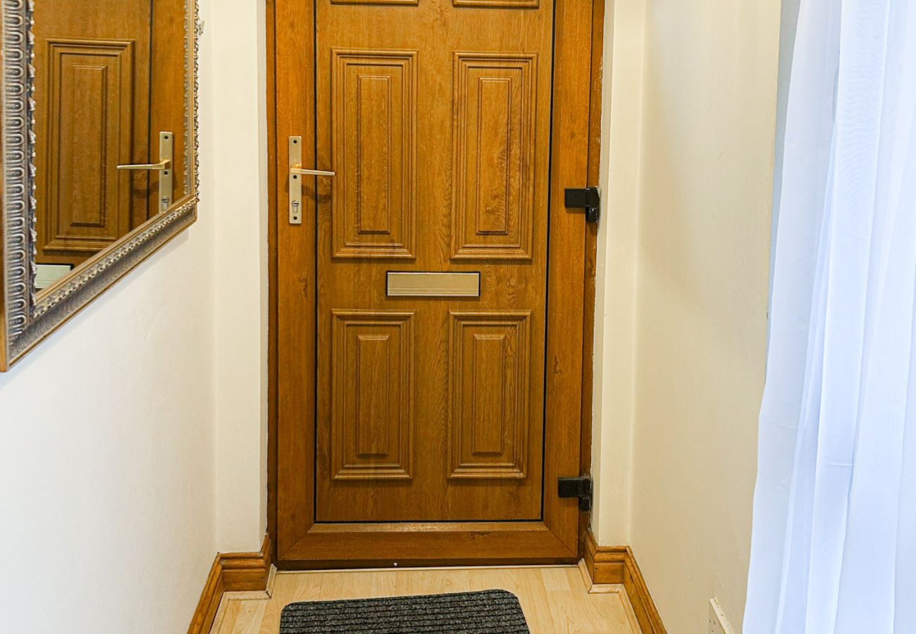 Glasson Mews Holiday Home No. 2. Hallway with cloakroom hooks. 