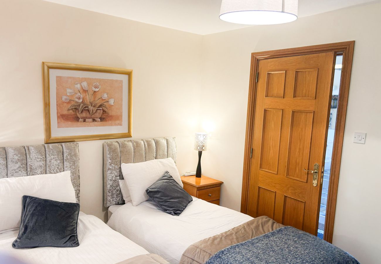 Twin Bedroom in Glasson Mews Holiday Home No. 2 | Lakeside Holiday Home in Glasson, Co. Westmeath