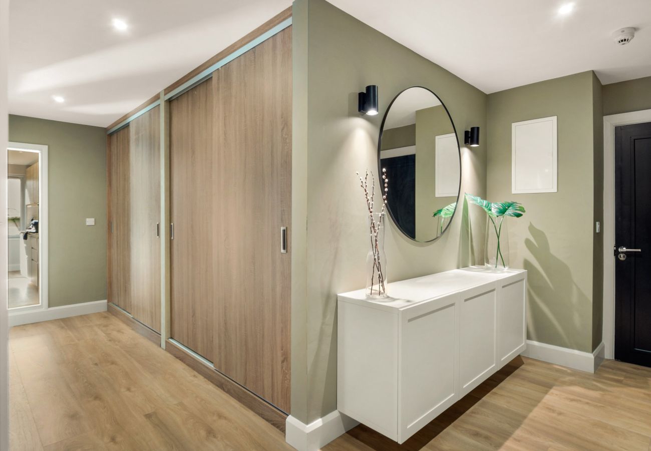 The Town Place Apartment Clifden. Modern Apartment. Large enterance wooden floors. Contemporary