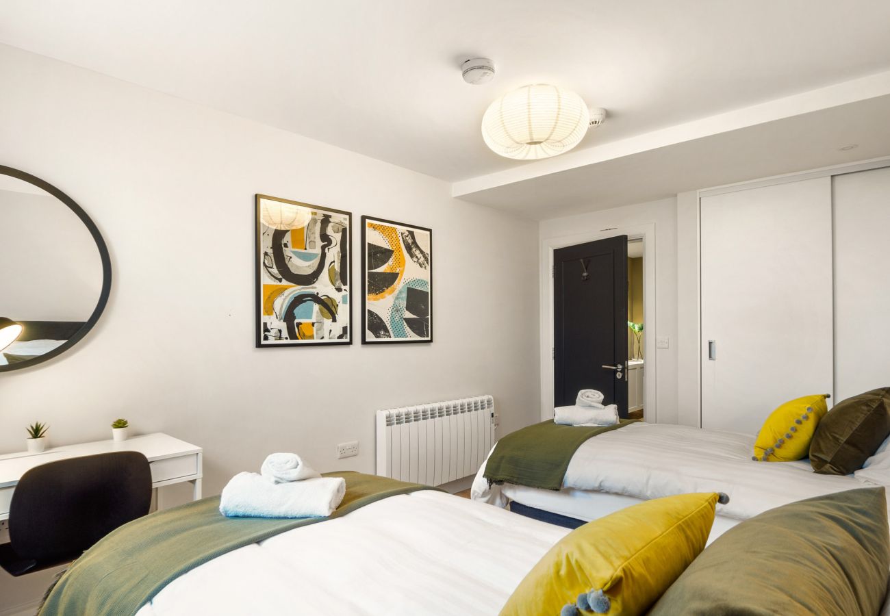 The Town Place Apartment Clifden. Two single beds Modern design, bright room. 