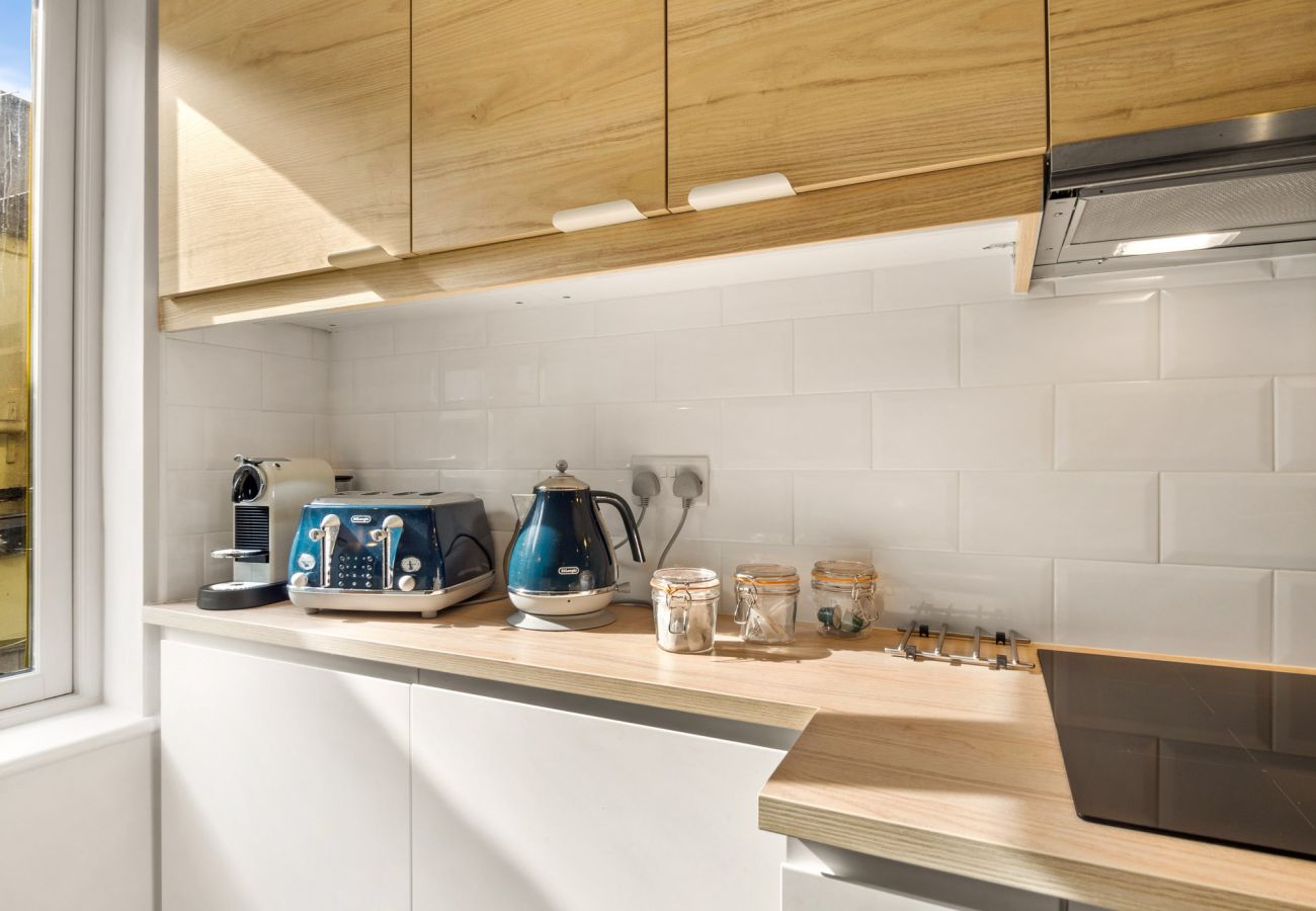 The Town Place Apartment Clifden. Modern Kitchen, all modern cons. Krups premium coffee machine. 