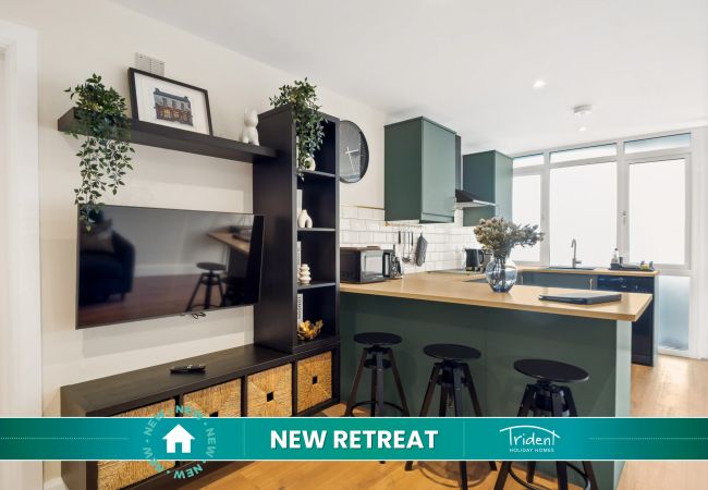 Town Centre Studio Clifden. Open plan kitchen counter eating area. High stools