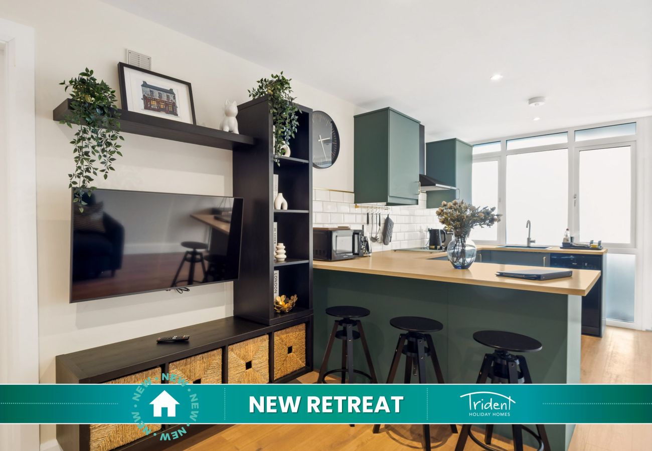 Town Centre Studio Clifden. Open plan kitchen counter eating area. High stools