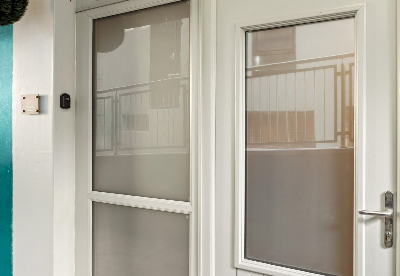 Main Street Hideaway Clifden. 1 bedroom studio apartment sleeps 3