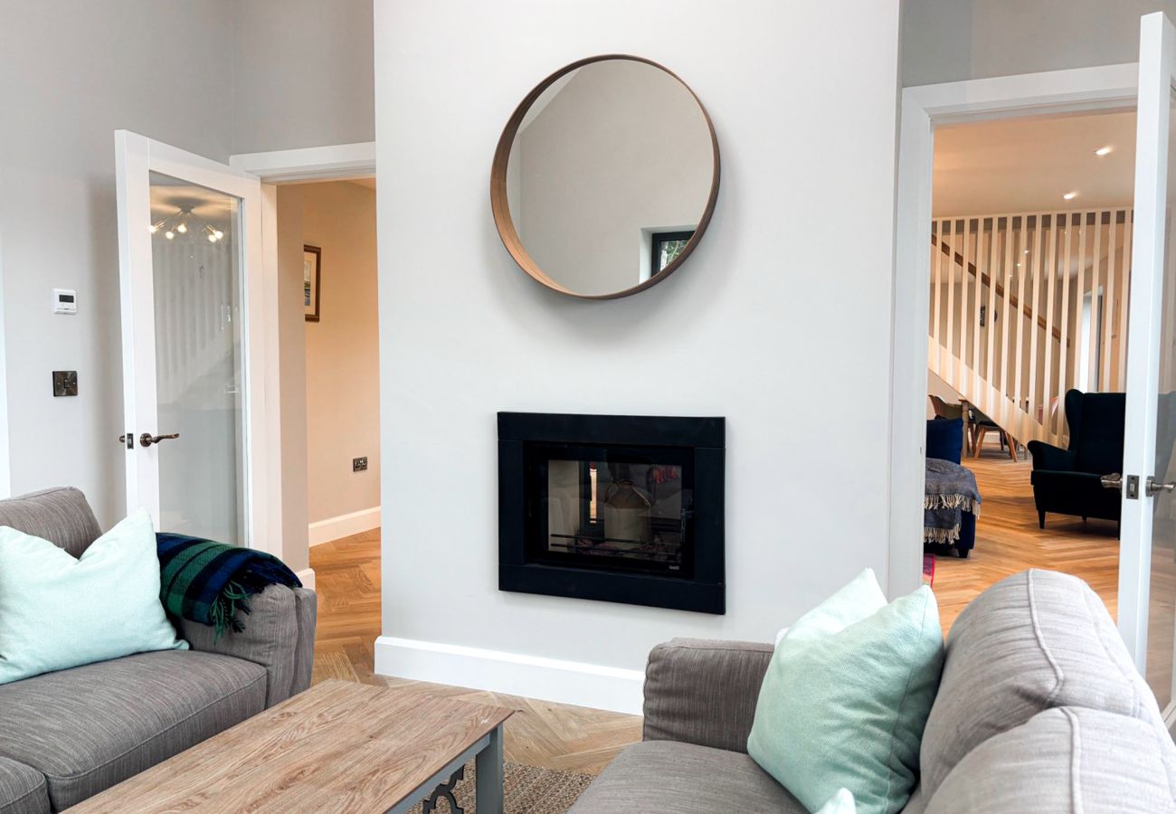 Clifden Holiday Home. Modern luxury home. Dining room table seating, smart TV