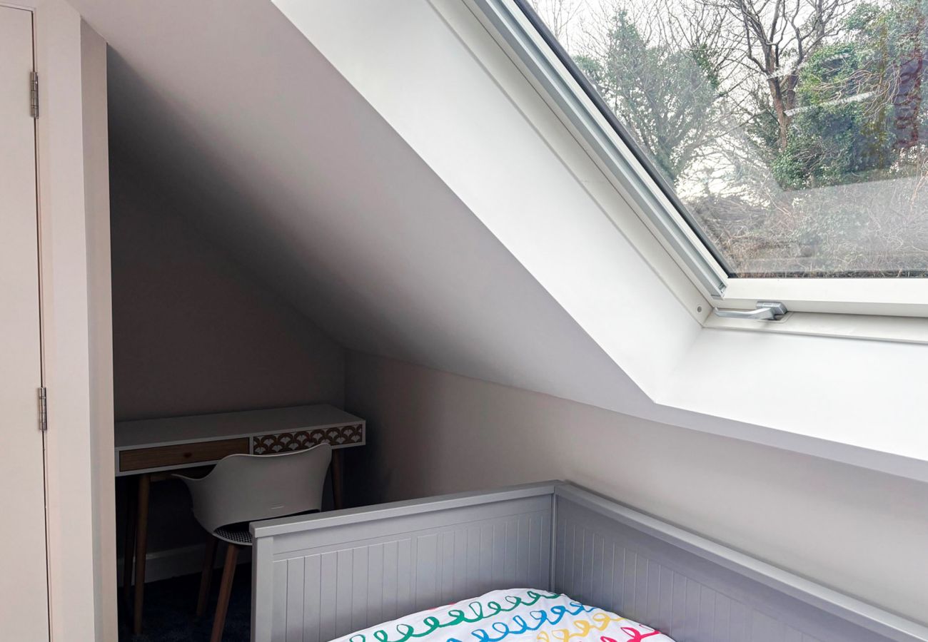 Clifden Holiday Home.  Additional day bed with view