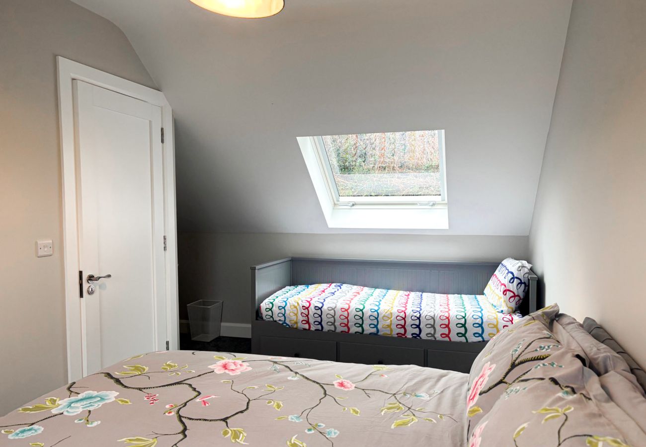 Clifden Holiday Home. Spacious room with double bed and attic window.  Additional day bed