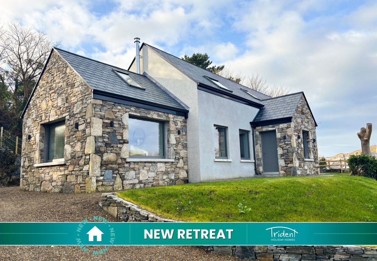 Clifden Holiday Home. Modern luxury home sleeps 6. great location with views. 