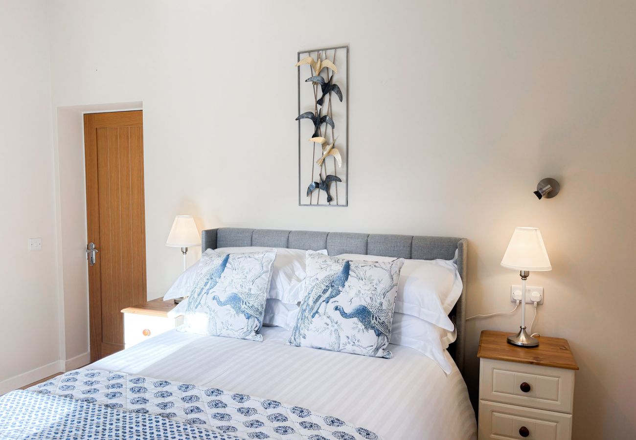 Kylemore Woodland Holiday Cottage, Double bedroom, bright tasteful