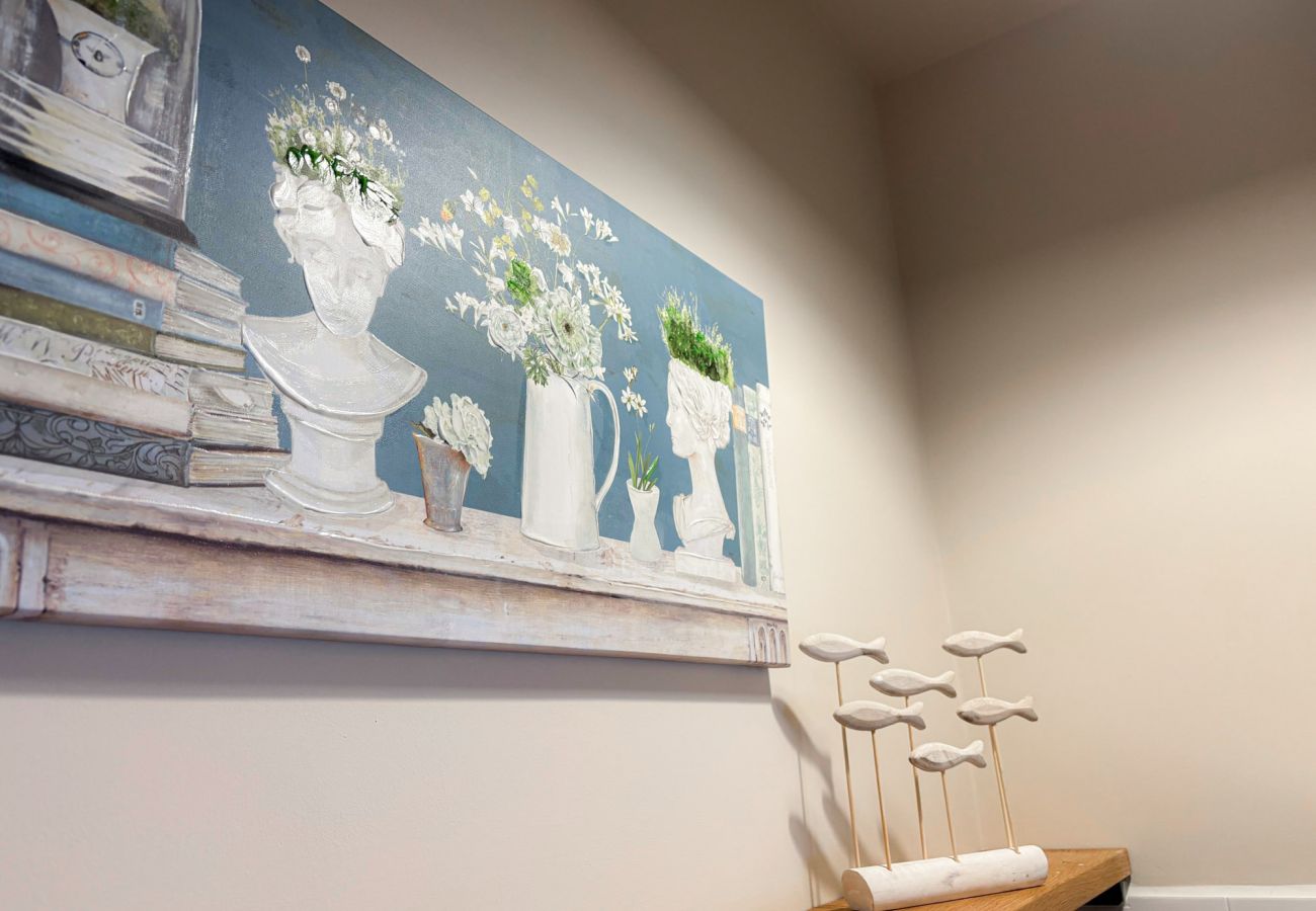 Kylemore Woodland Holiday Cottage, modern design, contemporary artwork