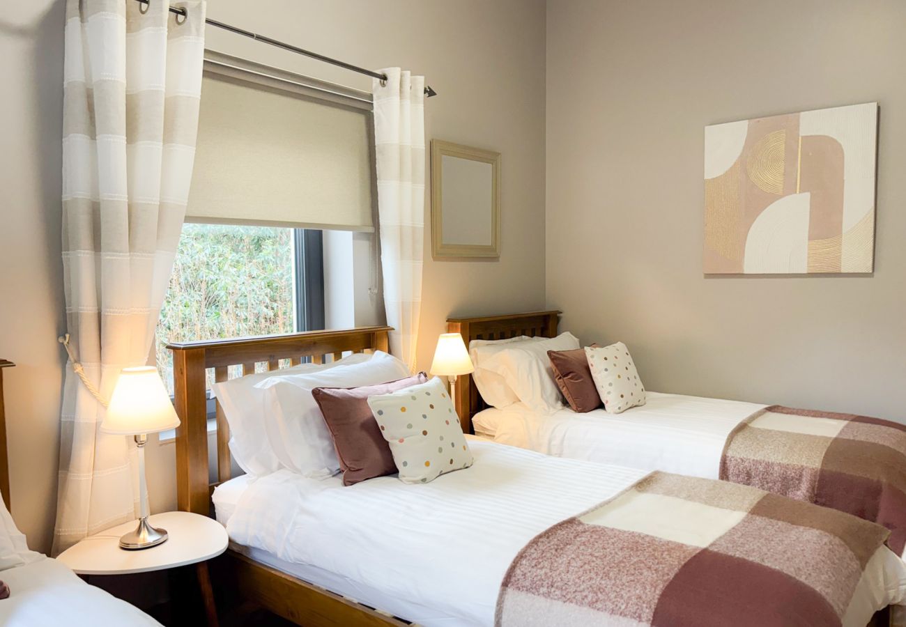 Kylemore Gate Lodge. triple bed room three single beds. 