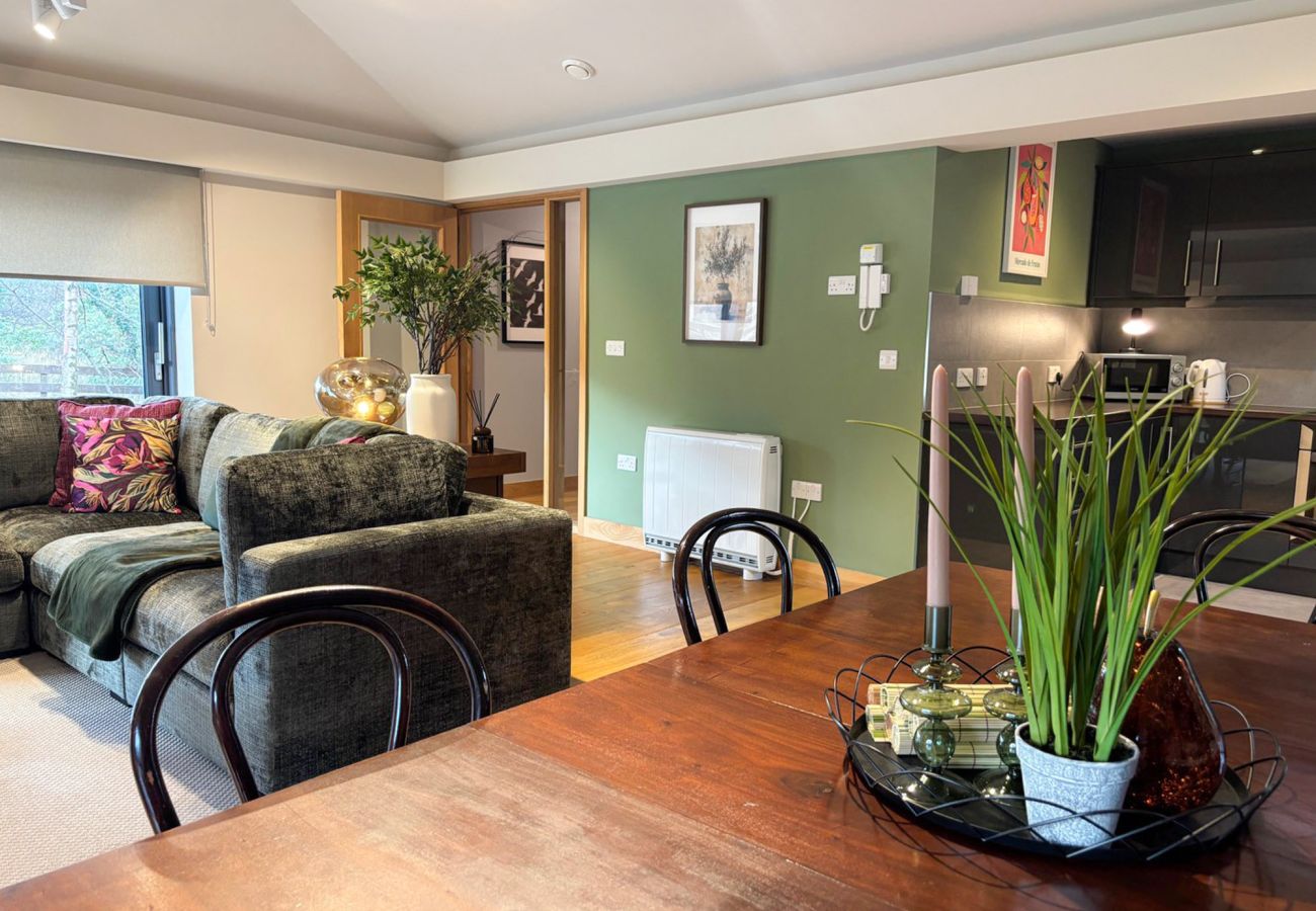 Kylemore Gate Lodge. Modern family holiday home stylish furnishing dining room 