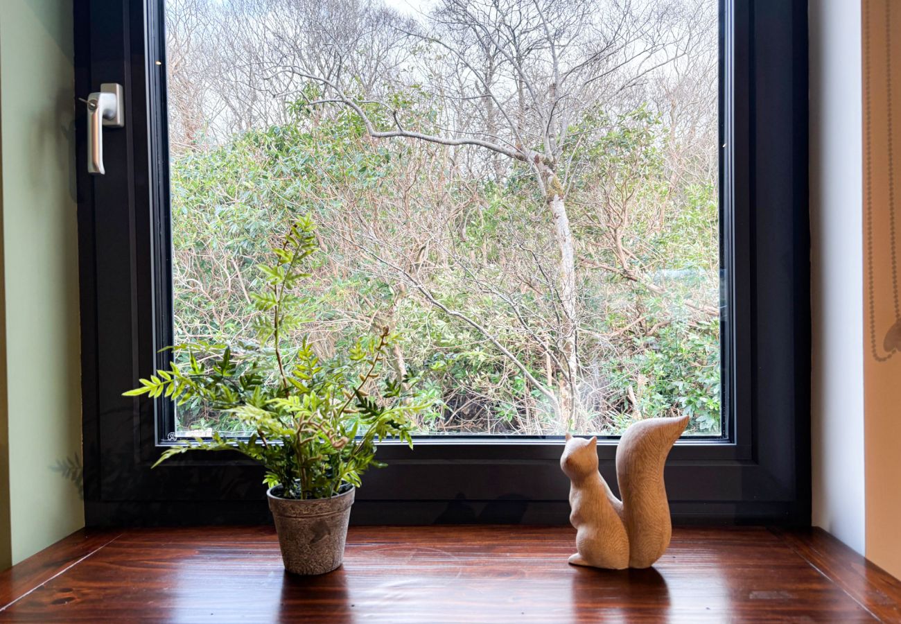 Kylemore Gate Lodge. Family holiday home with rural views. 