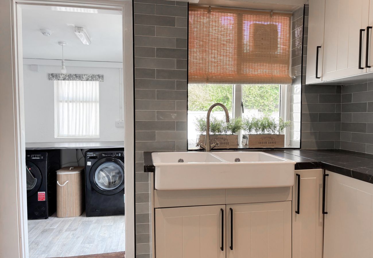 Luxurious Clifden Cottage.  modern fully equipped kitchen and utility