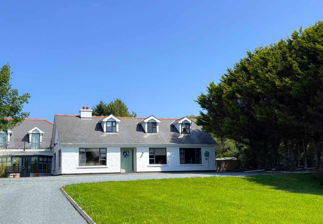 Luxurious Clifden Cottage.Spacious 4 bed cottge close to Clifden