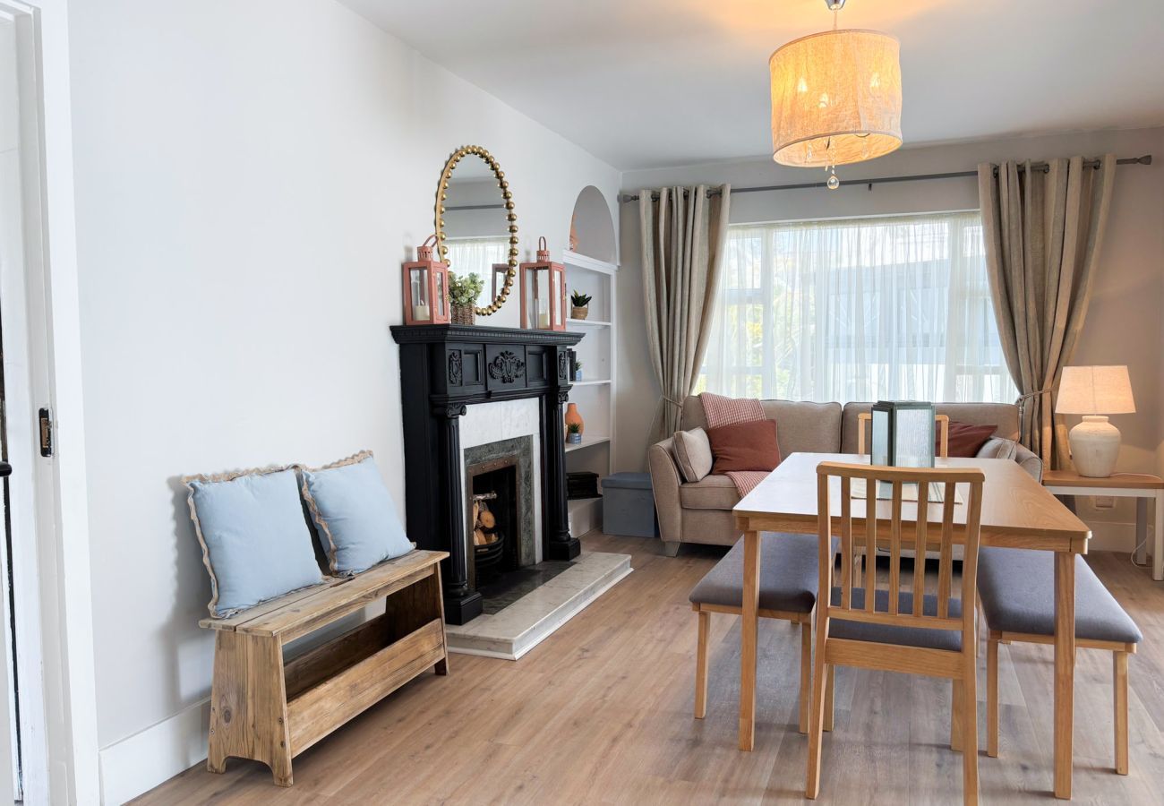 Luxurious Clifden Cottage. Open plan spacious kitchen dining room